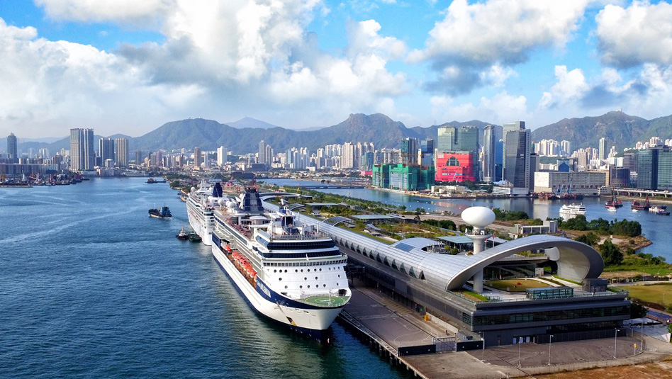 הונג קונג: טרמינל קאי טאק כשבקו הרקיע גורדי השחקים של העיר. צילום טרמינל קאי טאק